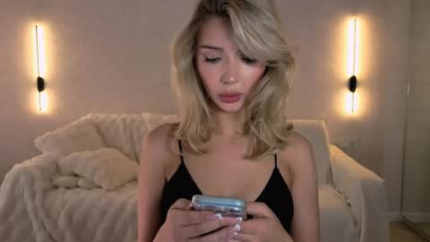 Emma online show from May 5, 3:14 am
