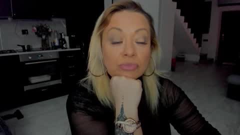 Emma online show from November 22, 11:26 pm