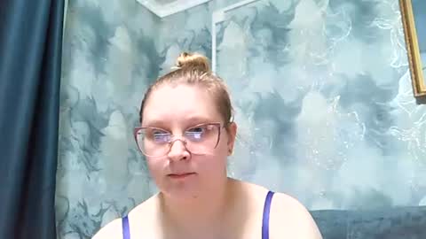 emmamelody online show from June 2, 5:15 pm
