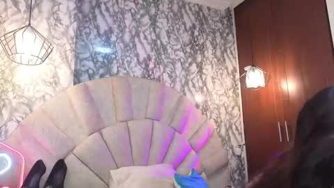 Snapshot of emmamiller__ chatting on February 18, 10:55 am online show from February 18, 10:55 am