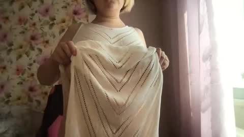 emmanoir_ online show from March 17, 9:45 am