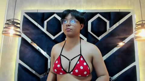 Emma 3 online show from February 3, 7:00 pm