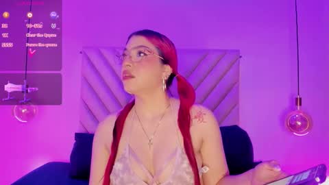 Snapshot of emmaswift1 chatting on December 16, 3:22 am Emma online show from December 16, 3:22 am