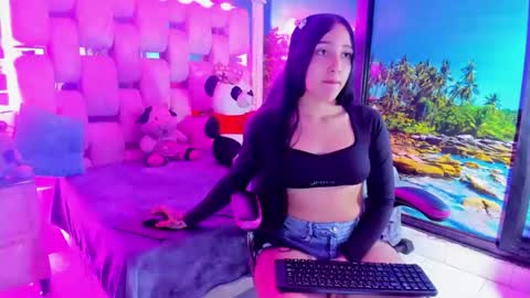 Snapshot of emmateylor chatting on April 29, 12:53 pm Emma online show from April 29, 12:53 pm