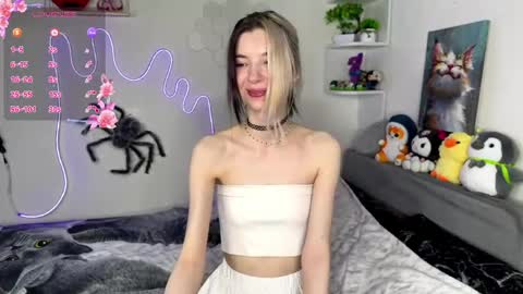 emmie_everly online show from May 26, 10:17 pm