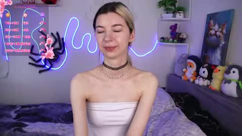 emmie_everly online show from June 14, 1:35 pm