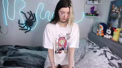 emmie_everly online show from June 19, 1:48 pm