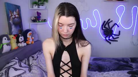 emmie_everly online show from June 21, 2:08 pm