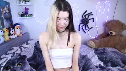 emmie_everly online show from July 17, 1:07 pm