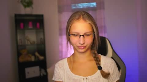 Emmie online show from September 28, 12:54 pm