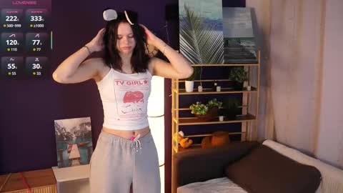 Snapshot of emmiecrellin chatting on March 4, 4:18 am Emily online show from March 4, 4:18 am