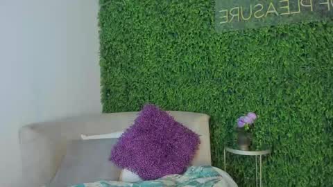 Emmiily online show from January 2, 11:06 pm