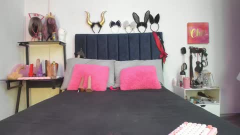          online show from January 6, 1:04 pm