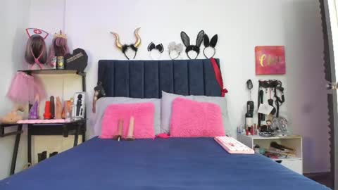 Snapshot of emmily_giraldo chatting on July 10, 12:41 pm online show from July 10, 12:41 pm