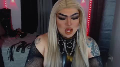 Snapshot of empressmichellexx chatting on March 5, 2:51 am Mistress Michelle online show from March 5, 2:51 am