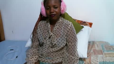Snapshot of enchantedvee chatting on April 21, 1:53 am Vee online show from April 21, 1:53 am