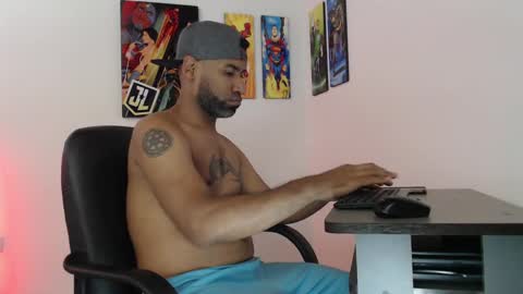 Snapshot of enriblack92 chatting on January 3, 3:01 pm enriblack92 online show from January 3, 3:01 pm