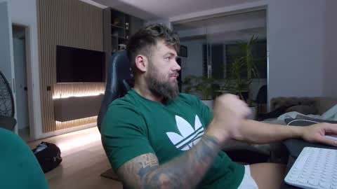 Erik online show from February 26, 4:45 pm