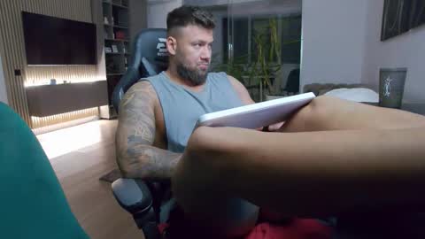 Erik online show from September 27, 6:57 pm