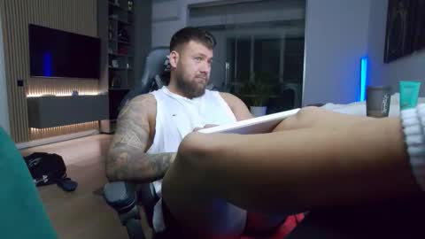 Erik online show from February 2, 9:02 pm