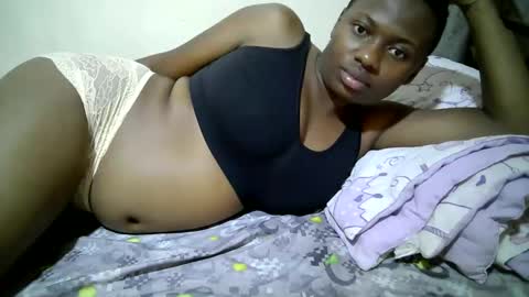 Snapshot of enter_dee chatting on February 25, 12:09 am Ell online show from February 25, 12:09 am