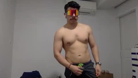 enzo_giovan online show from April 2, 2:53 am