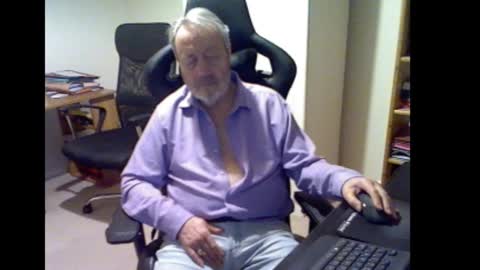 erasmus_d online show from February 6, 6:00 pm