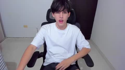 eren_tatakae online show from June 26, 12:59 am