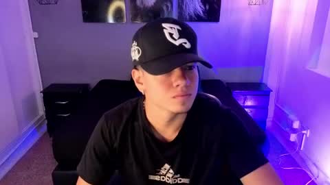 Erick  online show from April 22, 11:45 am