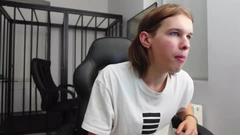 ERICK GRANT online show from October 3, 5:10 pm