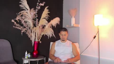 Snapshot of erickdowell chatting on December 5, 12:22 pm Erick online show from December 5, 12:22 pm