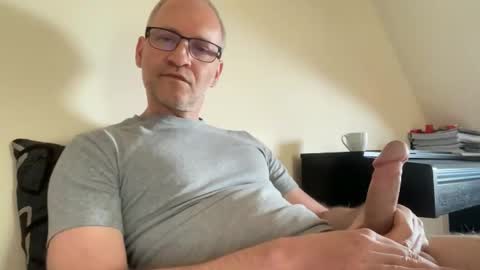 erikwant2 online show from April 28, 8:52 am