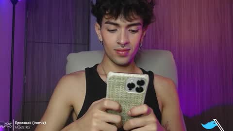   online show from March 27, 12:49 pm