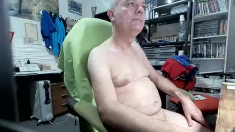 Snapshot of ernello chatting on June 8, 4:02 am ernello online show from June 8, 4:02 am