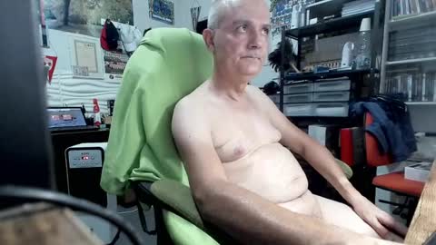 Snapshot of ernello chatting on July 1, 1:02 pm ernello online show from July 1, 1:02 pm