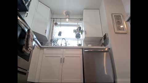 Hmmmhmmmm online show from March 21, 6:22 pm