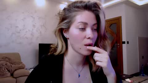 Snapshot of eroticgiftxxx chatting on March 6, 7:21 pm LylaXXX online show from March 6, 7:21 pm