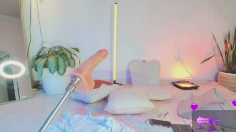 TINY  online show from March 27, 8:26 am