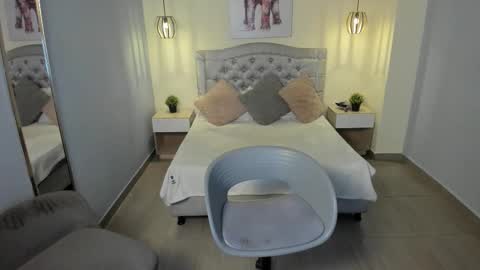 Escarlet online show from October 20, 1:11 pm