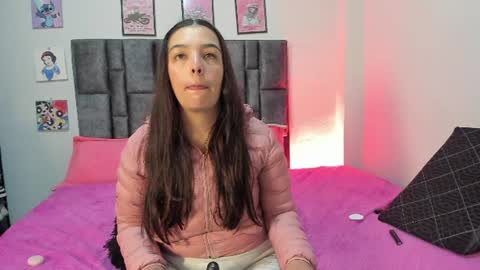Snapshot of esmeraldaa_sc chatting on June 22, 11:13 pm Perla online show from June 22, 11:13 pm