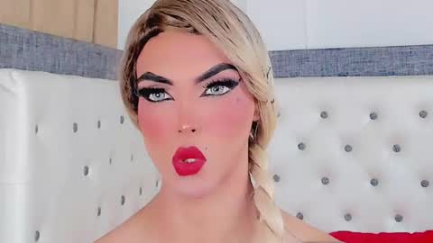 Snapshot of esmeraldasexycutee chatting on July 9, 5:11 am esmeraldasexycutee online show from July 9, 5:11 am