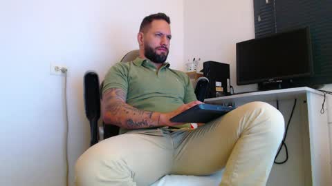 esteban online show from April 30, 3:18 pm