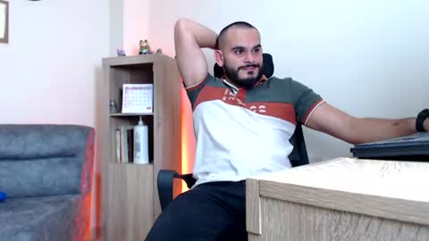 Esteban Fernandez online show from July 1, 4:36 am