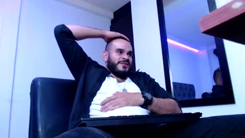 Esteban Fernandez online show from August 3, 7:18 am