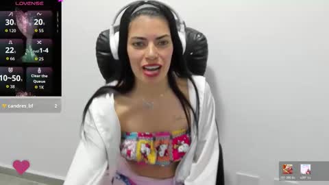 Snapshot of estefanii_r chatting on February 14, 3:14 am Estefanii R online show from February 14, 3:14 am