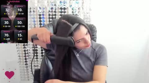 Snapshot of estefanii_r chatting on March 2, 1:07 pm Estefanii R online show from March 2, 1:07 pm