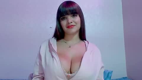 Snapshot of estefaniia__121 chatting on February 6, 3:15 pm Estefa online show from February 6, 3:15 pm