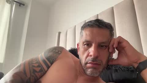 Snapshot of estefano1421 chatting on February 25, 1:10 pm estefano1421 online show from February 25, 1:10 pm