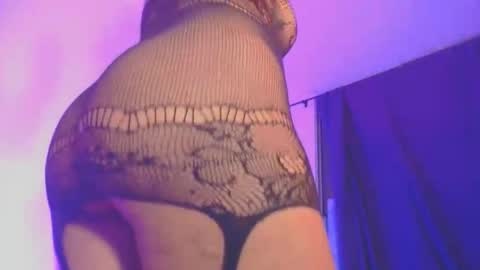 Snapshot of estelamaris1 chatting on April 12, 12:48 am estelamaris online show from April 12, 12:48 am
