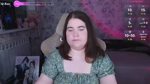 Snapshot of estelle_hicks chatting on July 13, 7:05 pm estelle_hicks online show from July 13, 7:05 pm